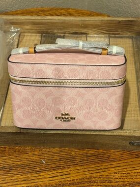 NWT 2026 Coach Cosmetic Case In Signature Canvas | Gold/Powder Pink CEA56